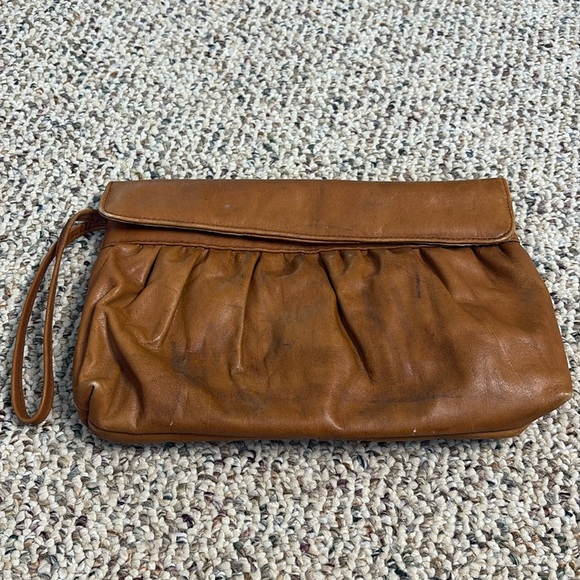 Vtg Camel Colored Leather Clutch. Y2K - Picture 1 of 7